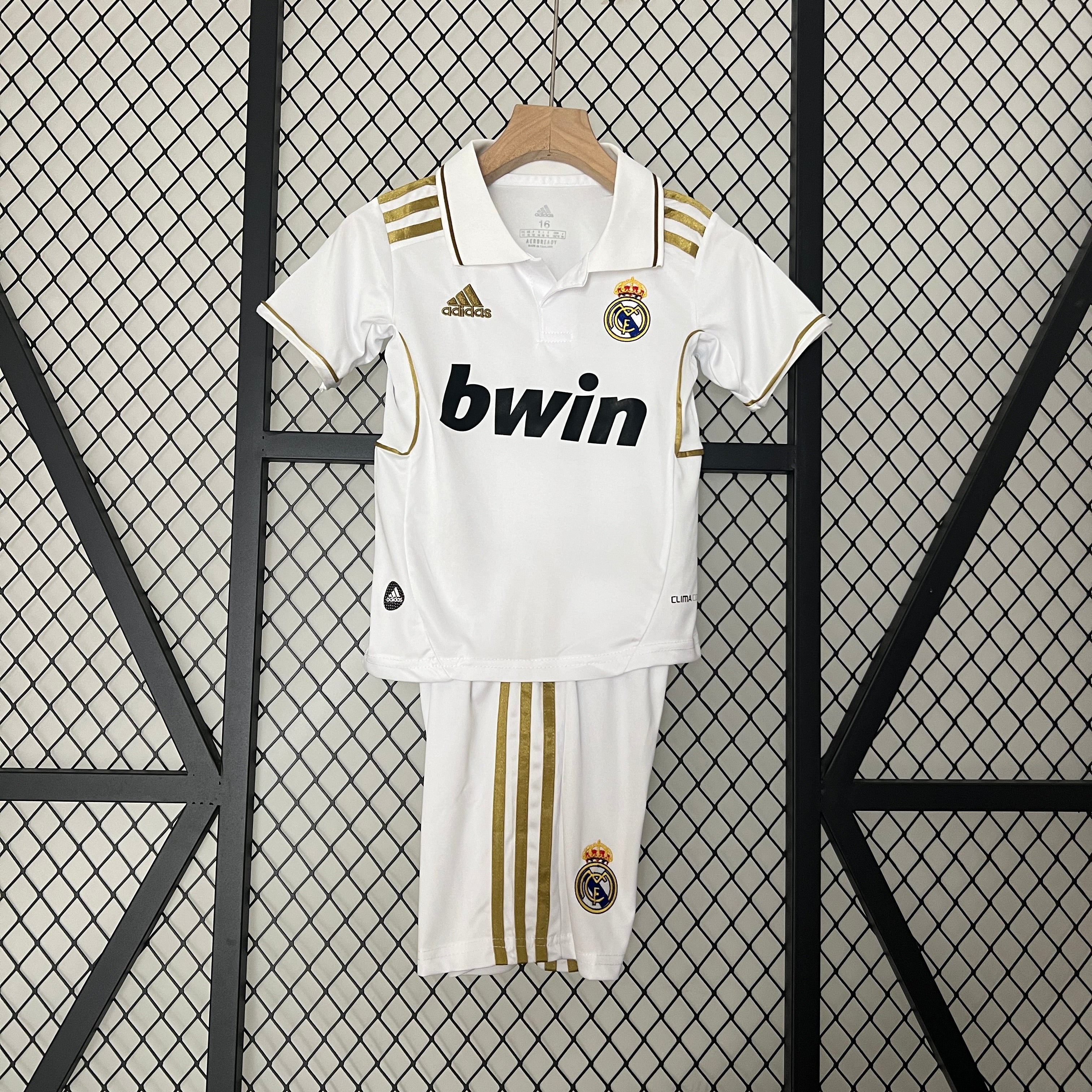 Real Madrid home kids set. Season 11/12