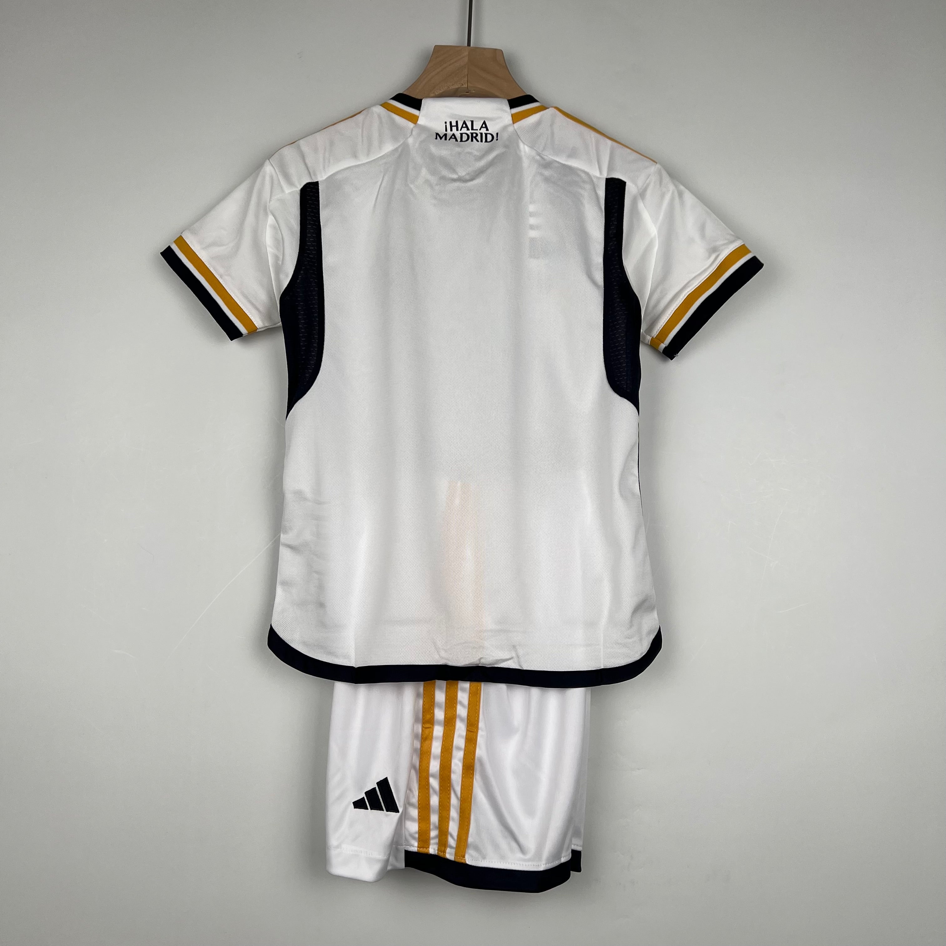 Real Madrid home kids set. Season 23/24