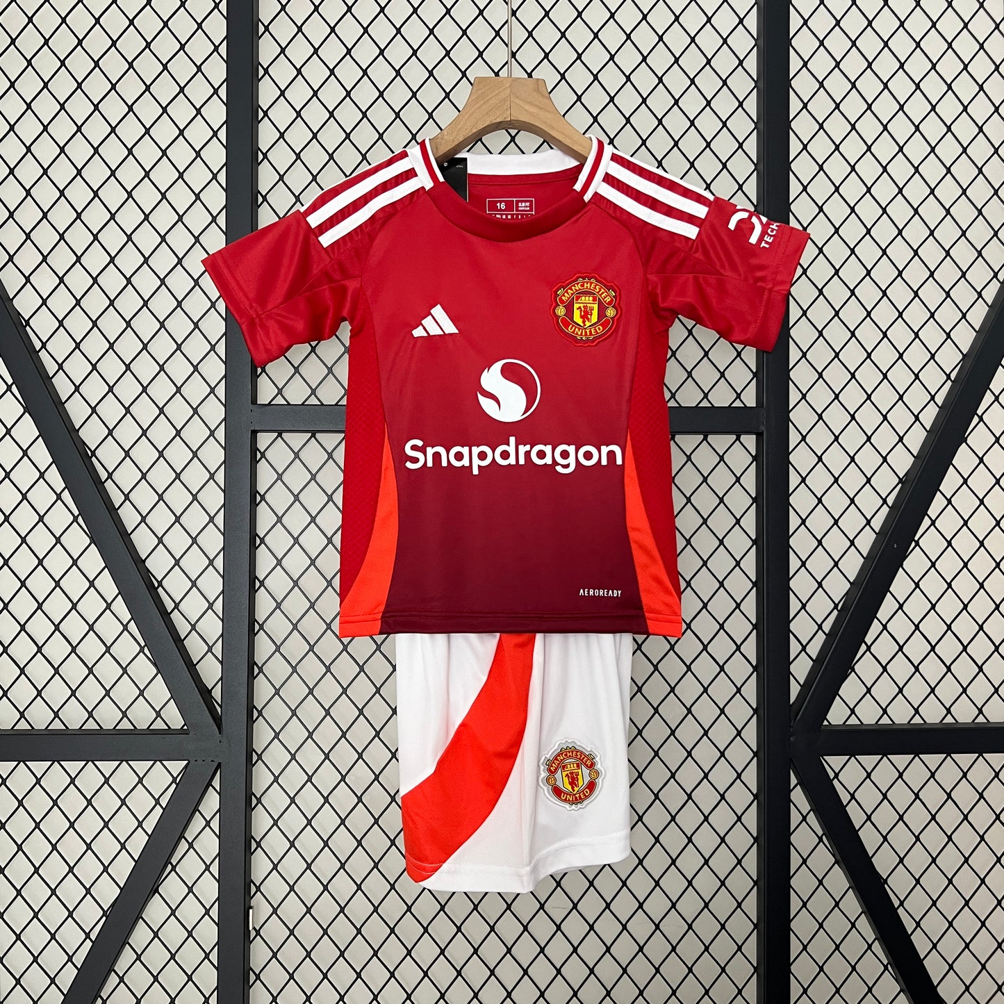 Manchester United home kids set. Season 24/25