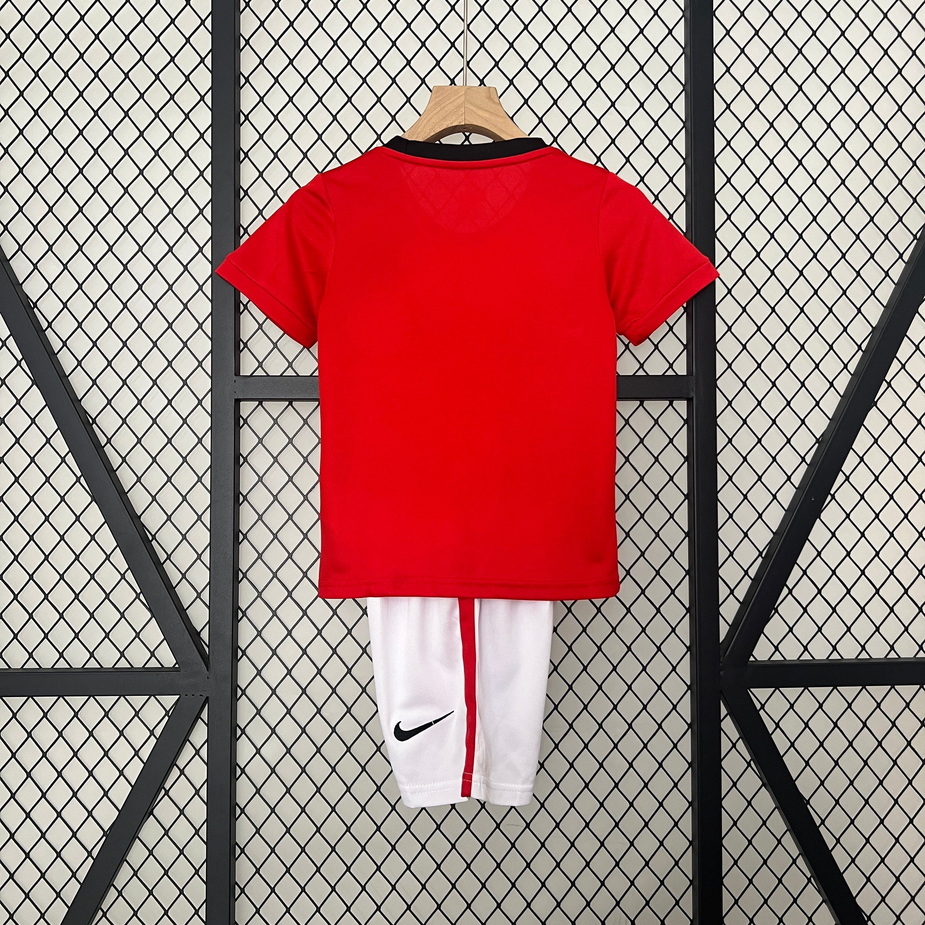 Manchester United home kids set. Season 09/10
