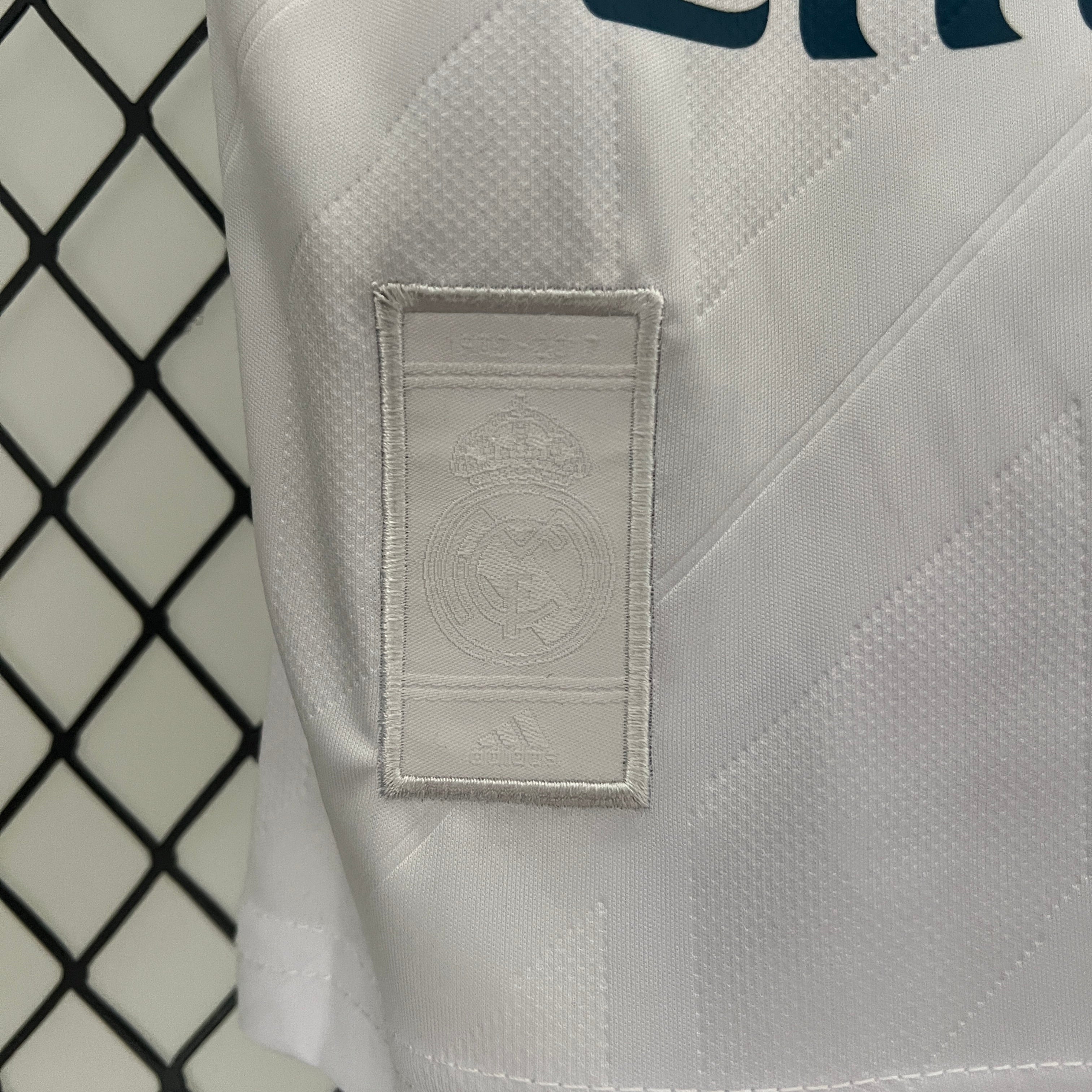 Real Madrid home kids set. Season 17/18
