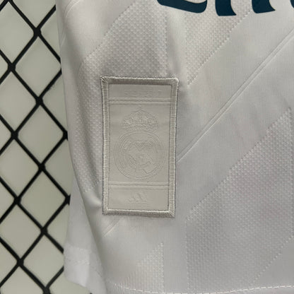 Real Madrid home kids set. Season 17/18