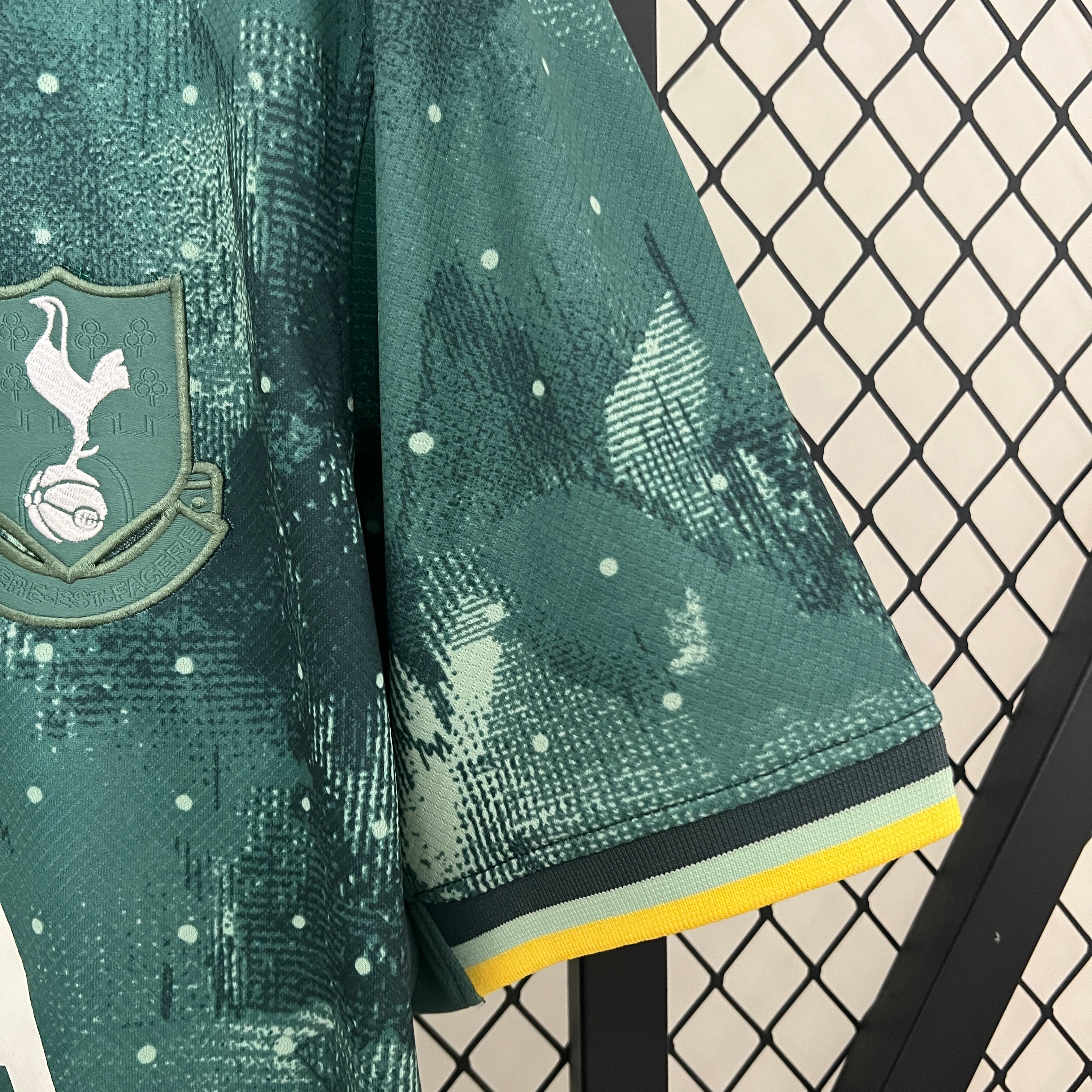 Tottenham Hotspur third jersey. Season 24/25