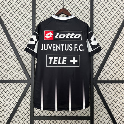 Juventus training jersey. Season 00/01