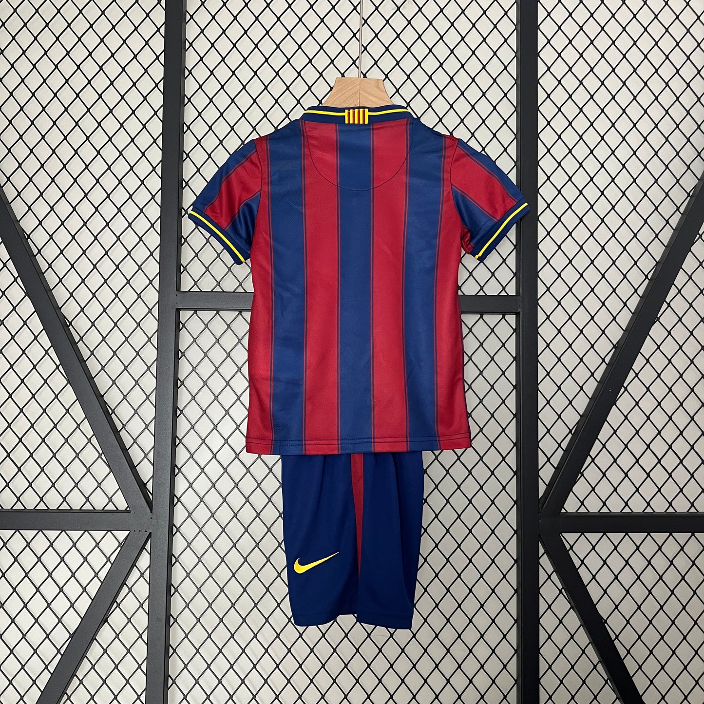 Barcelona home kids set. Season 09/10