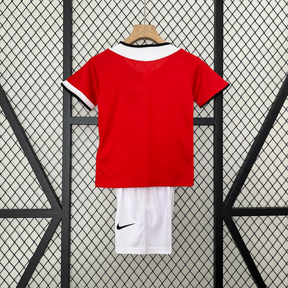 Manchester United home kids set. Season 04/05