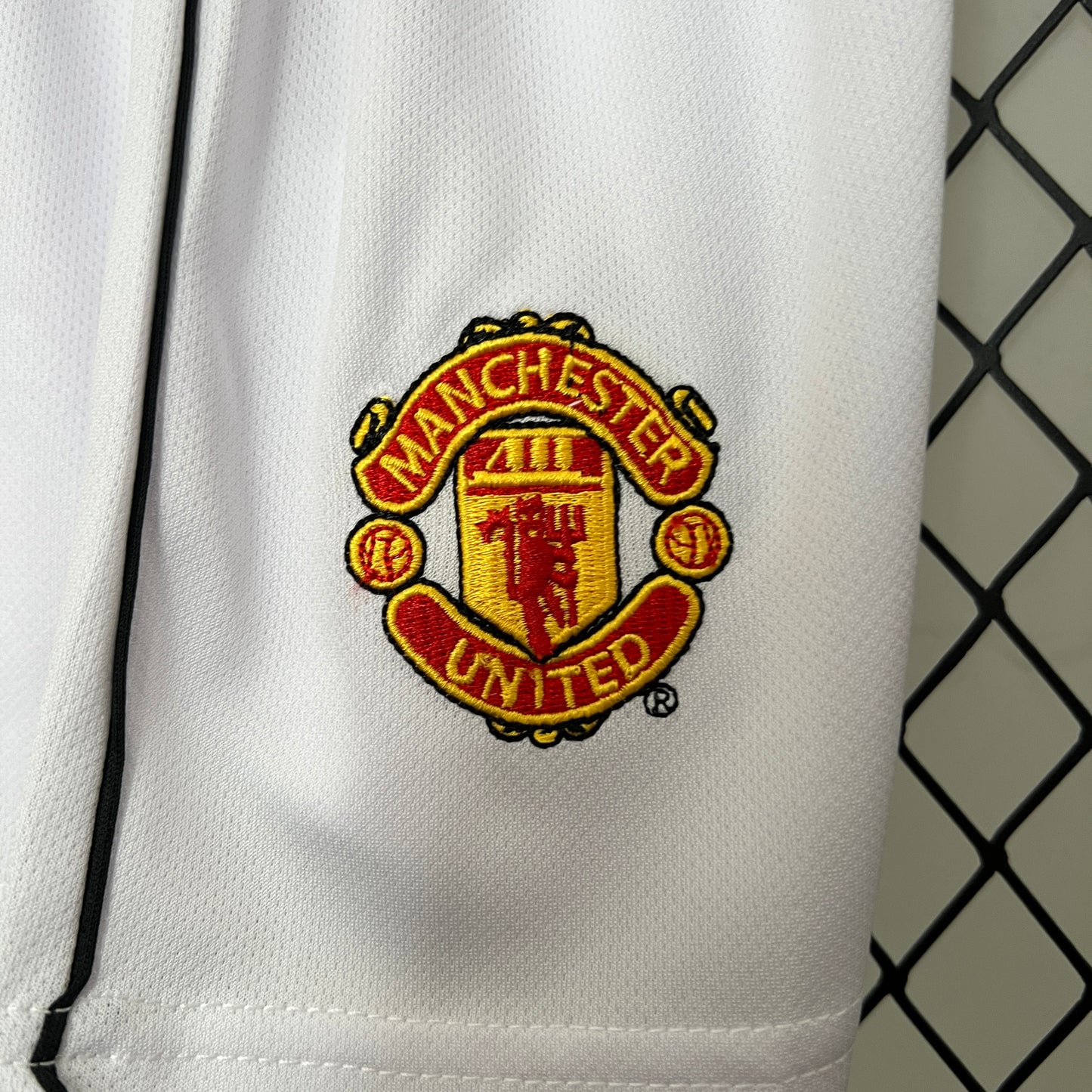 Manchester United home kids kit. Season 00/01