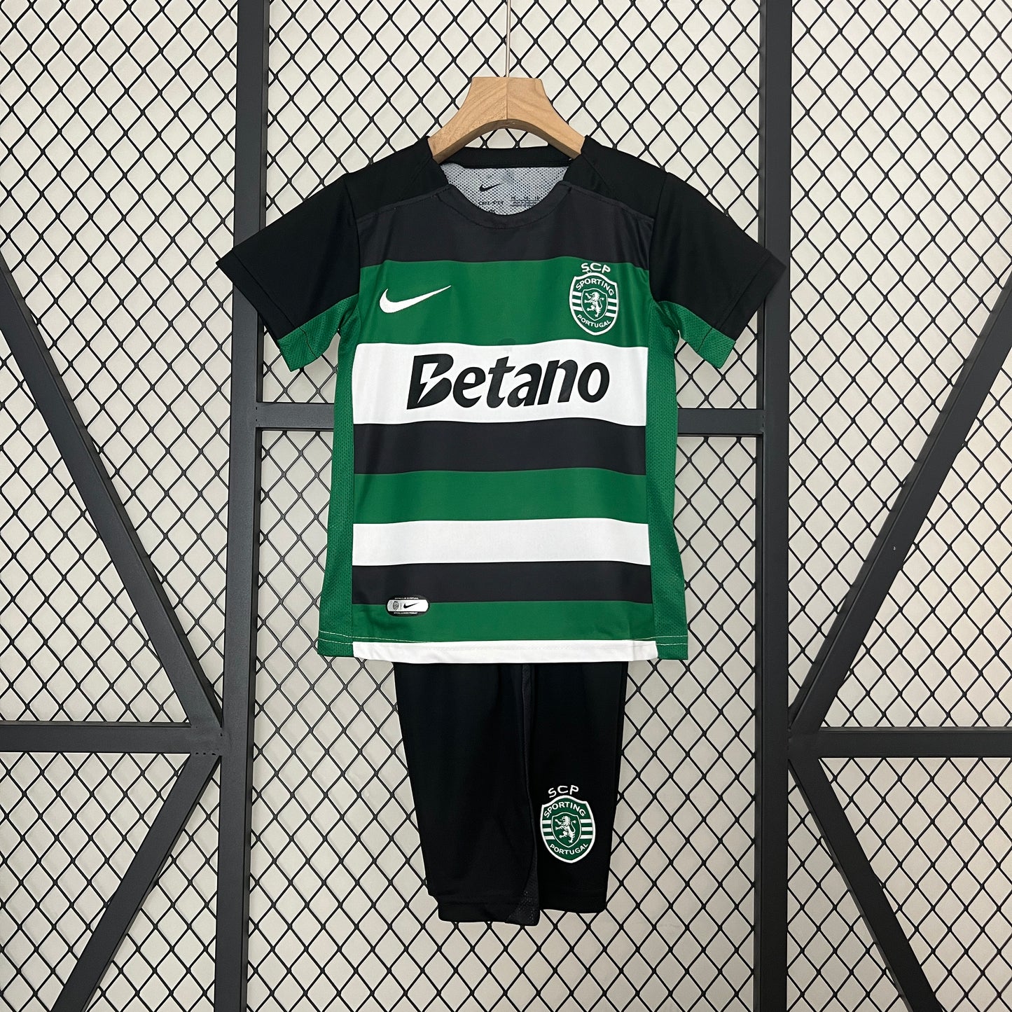 Sporting Lisbon home kids set. Season 24/25