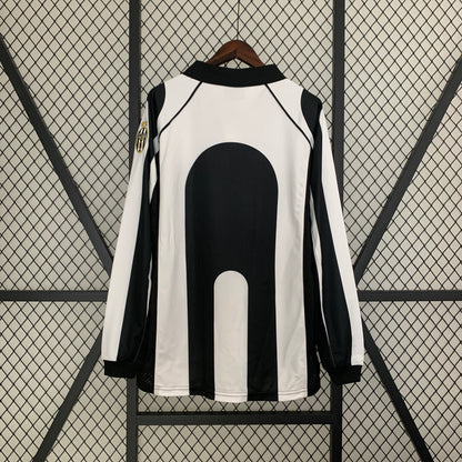 Juventus longsleeve home jersey. Season 97/98