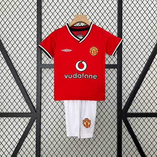 Manchester United home kids kit. Season 00/01