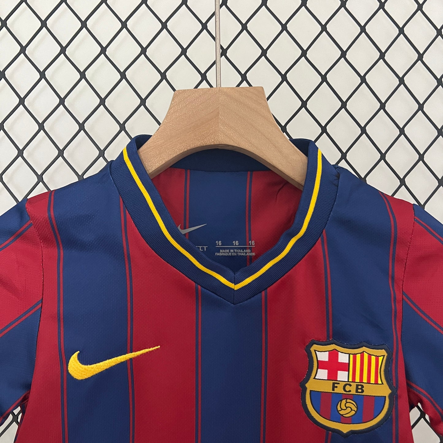 Barcelona home kids set. Season 09/10