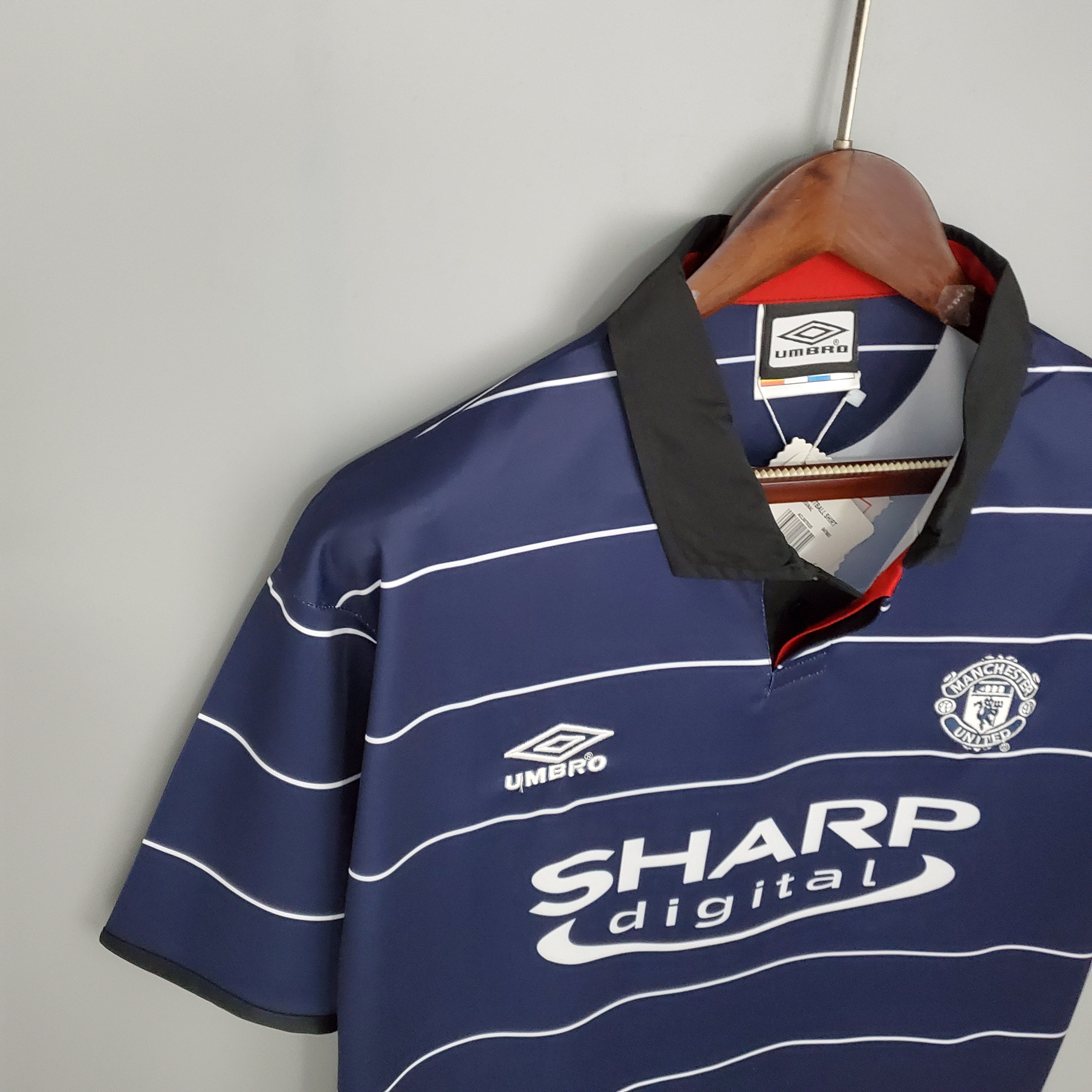 Manchester United away jersey. Season 99/00