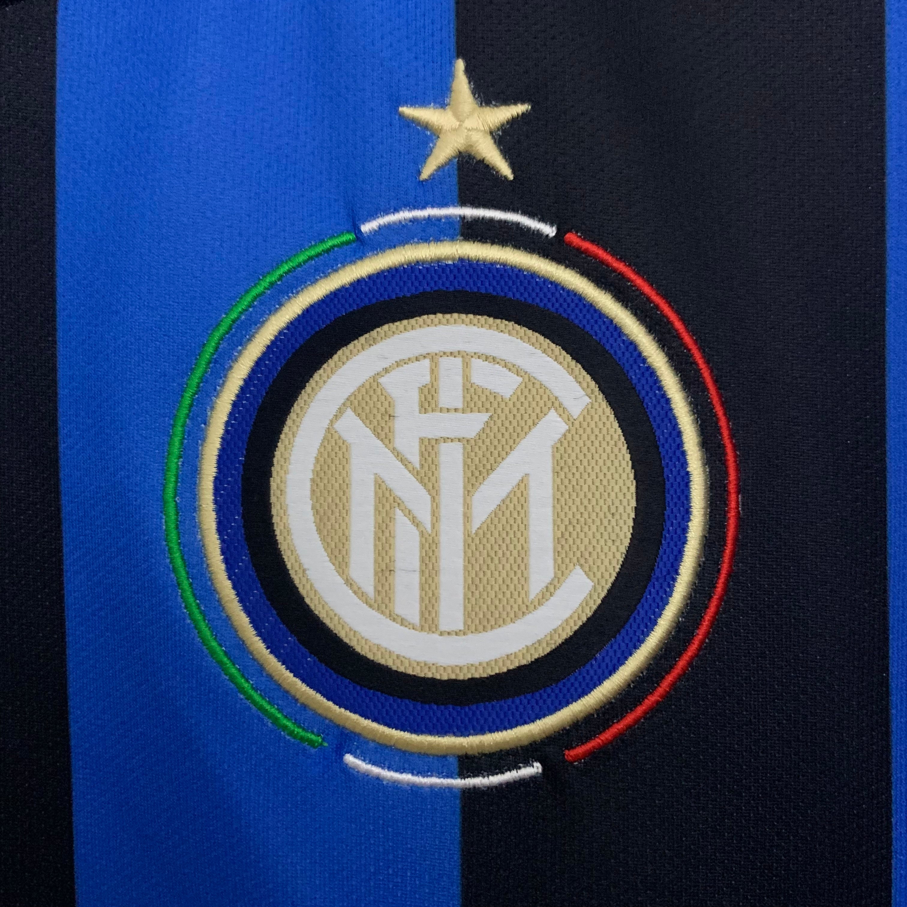 Inter Milan longsleeve 2010 Champions League final home jersey.