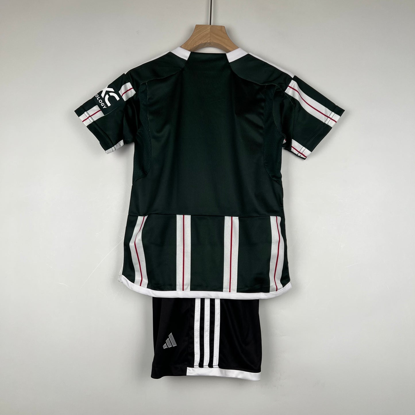 Manchester United Kids away set. Season 23/24