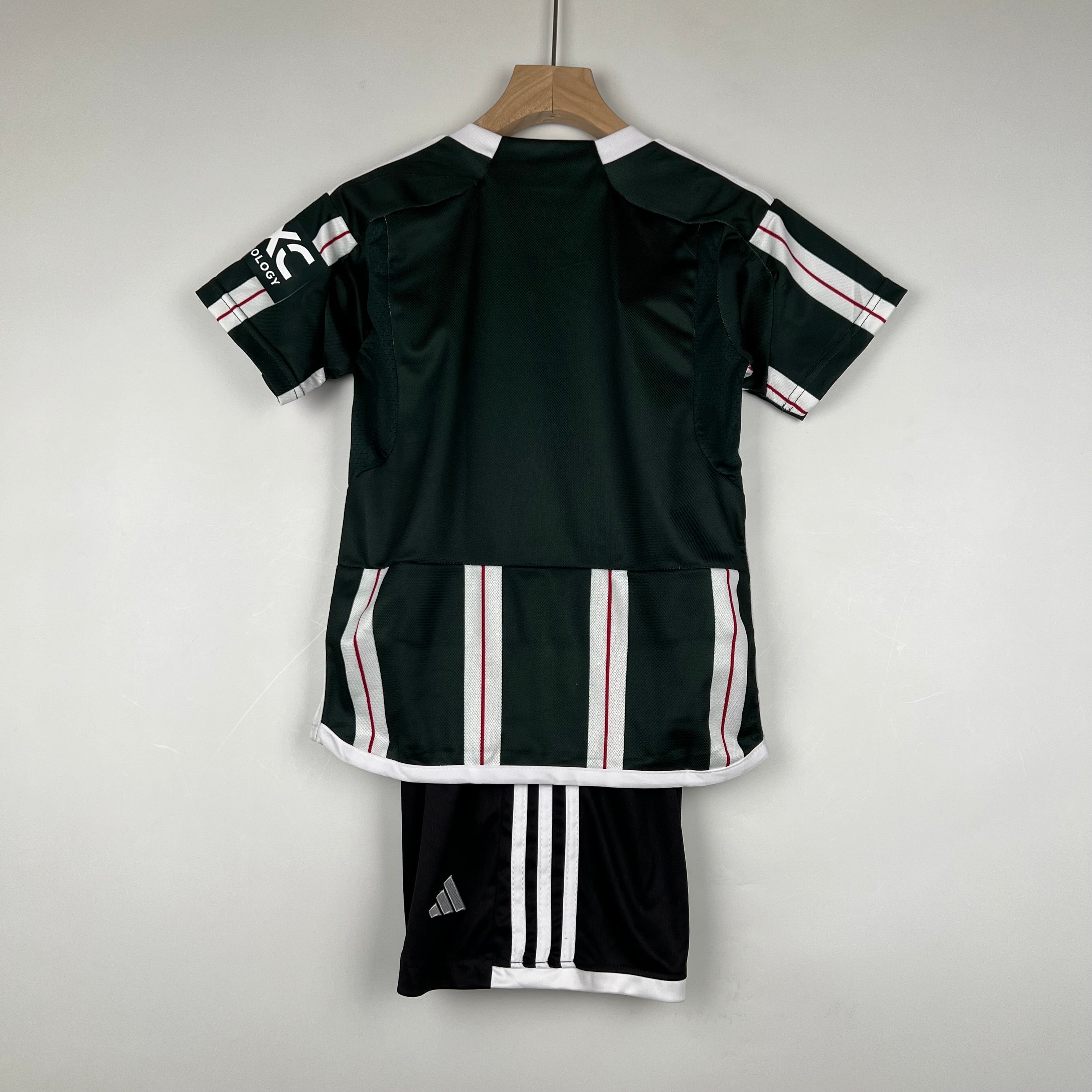 Manchester United Kids away set. Season 23/24