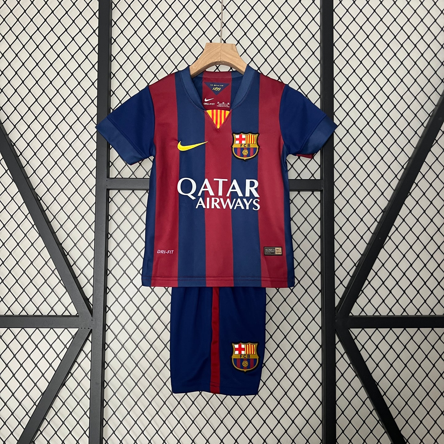 Barcelona home kids set. Season 14/15