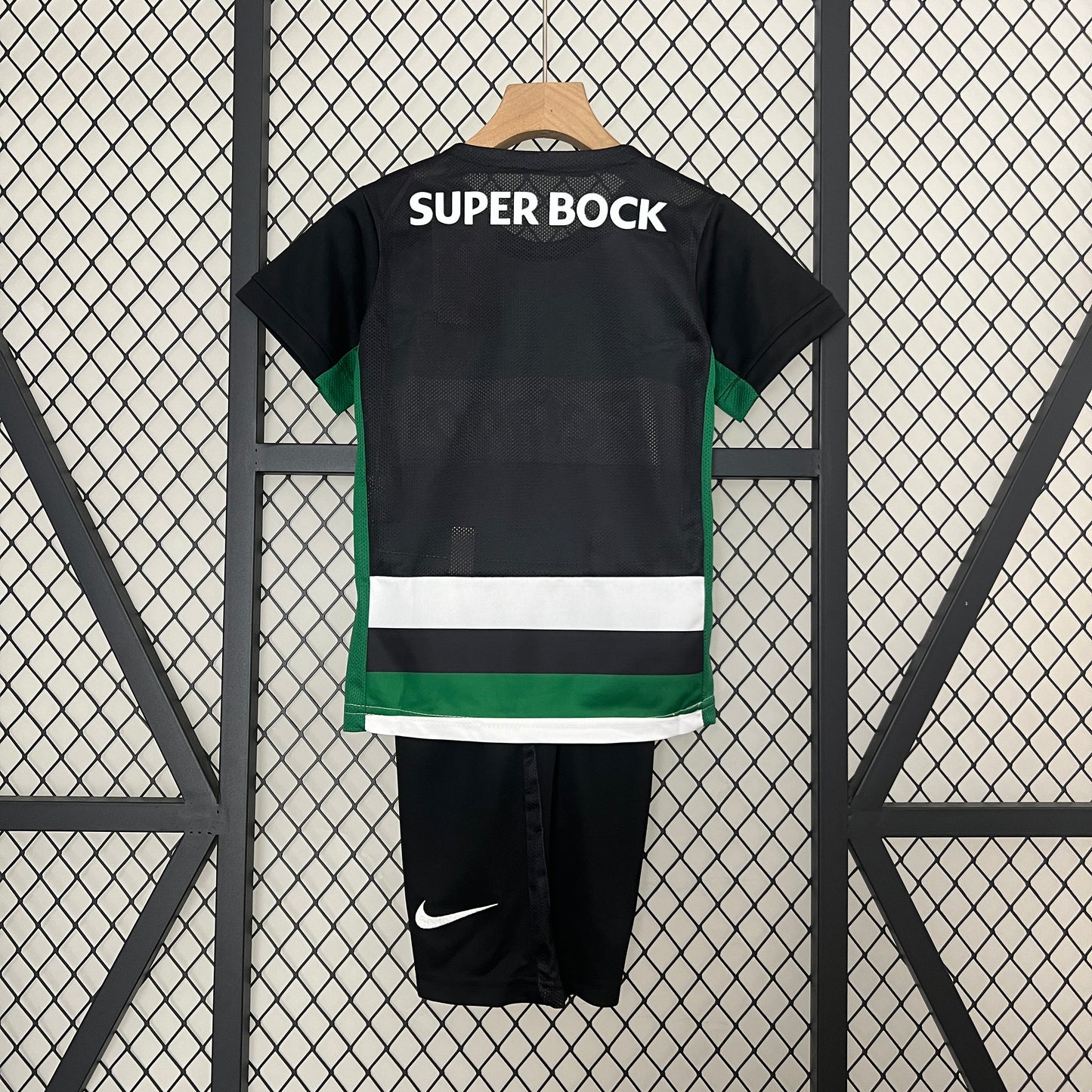 Sporting Lisbon home kids set. Season 24/25