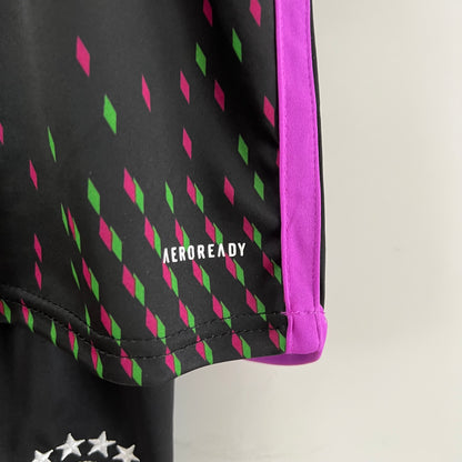 Bayern Munich away kids set. Season 23/24