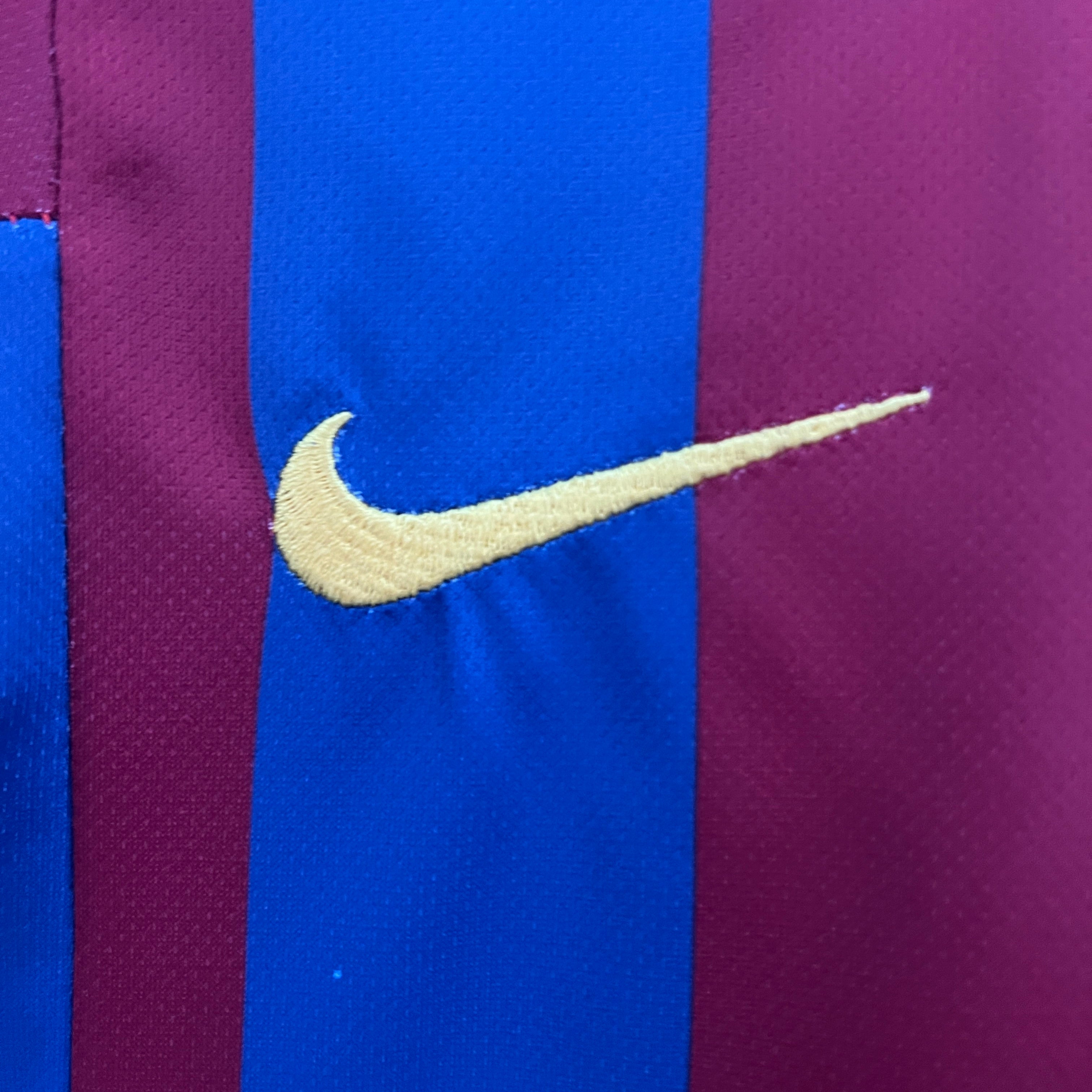 Barcelona home kids set. Season 05/06