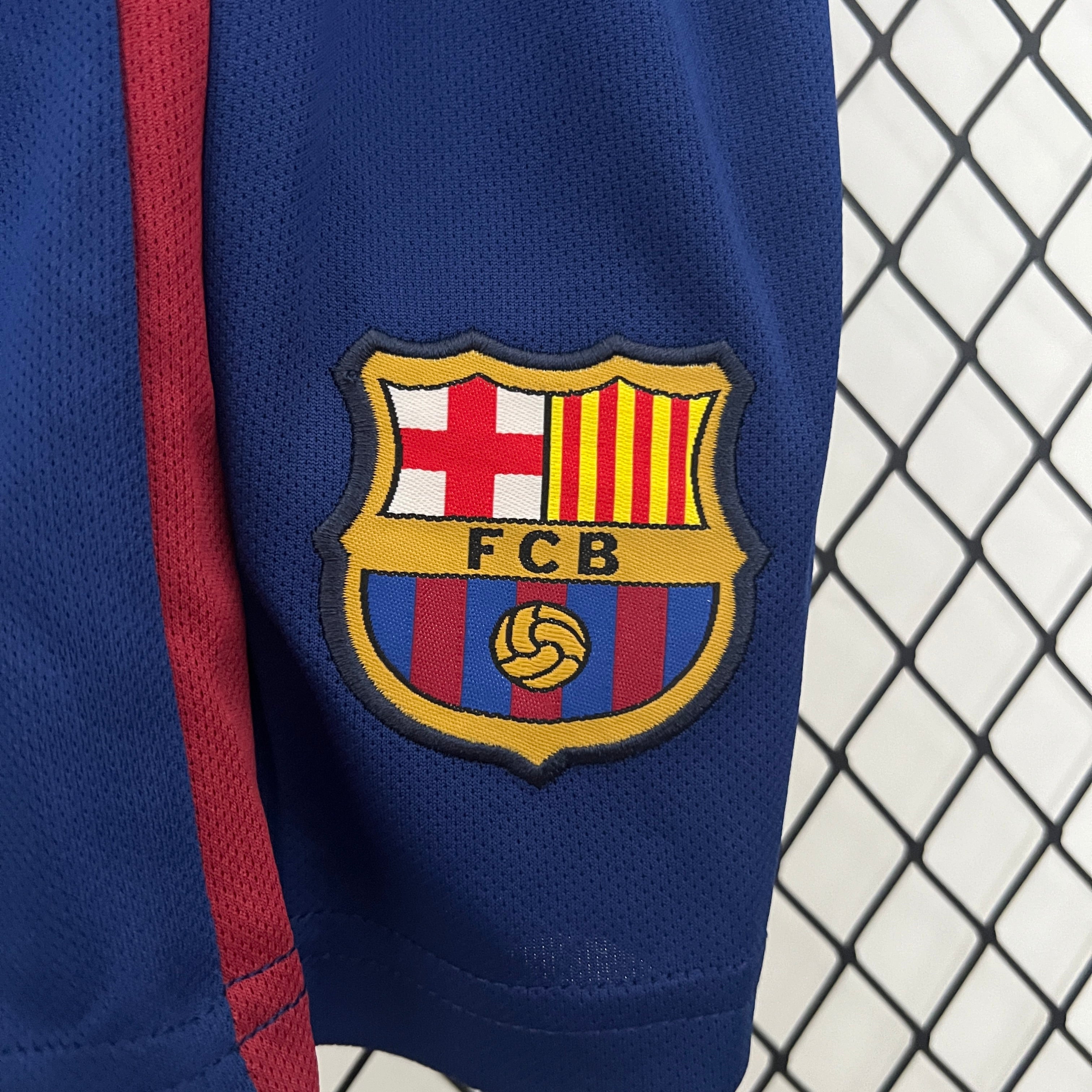 Barcelona home kids set. Season 09/10