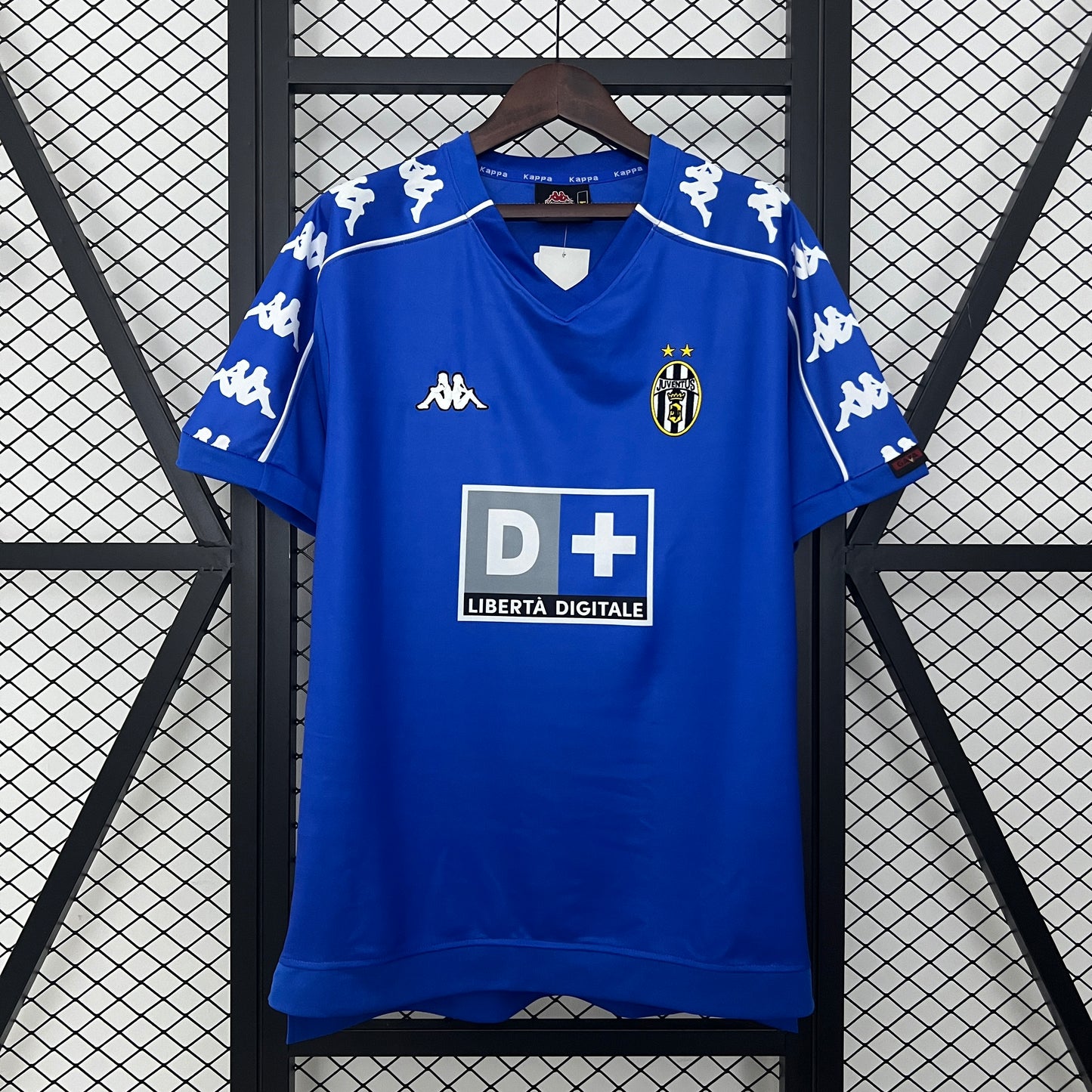 Juventus away jersey. Season 99/00