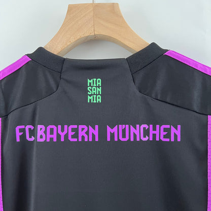 Bayern Munich away kids set. Season 23/24