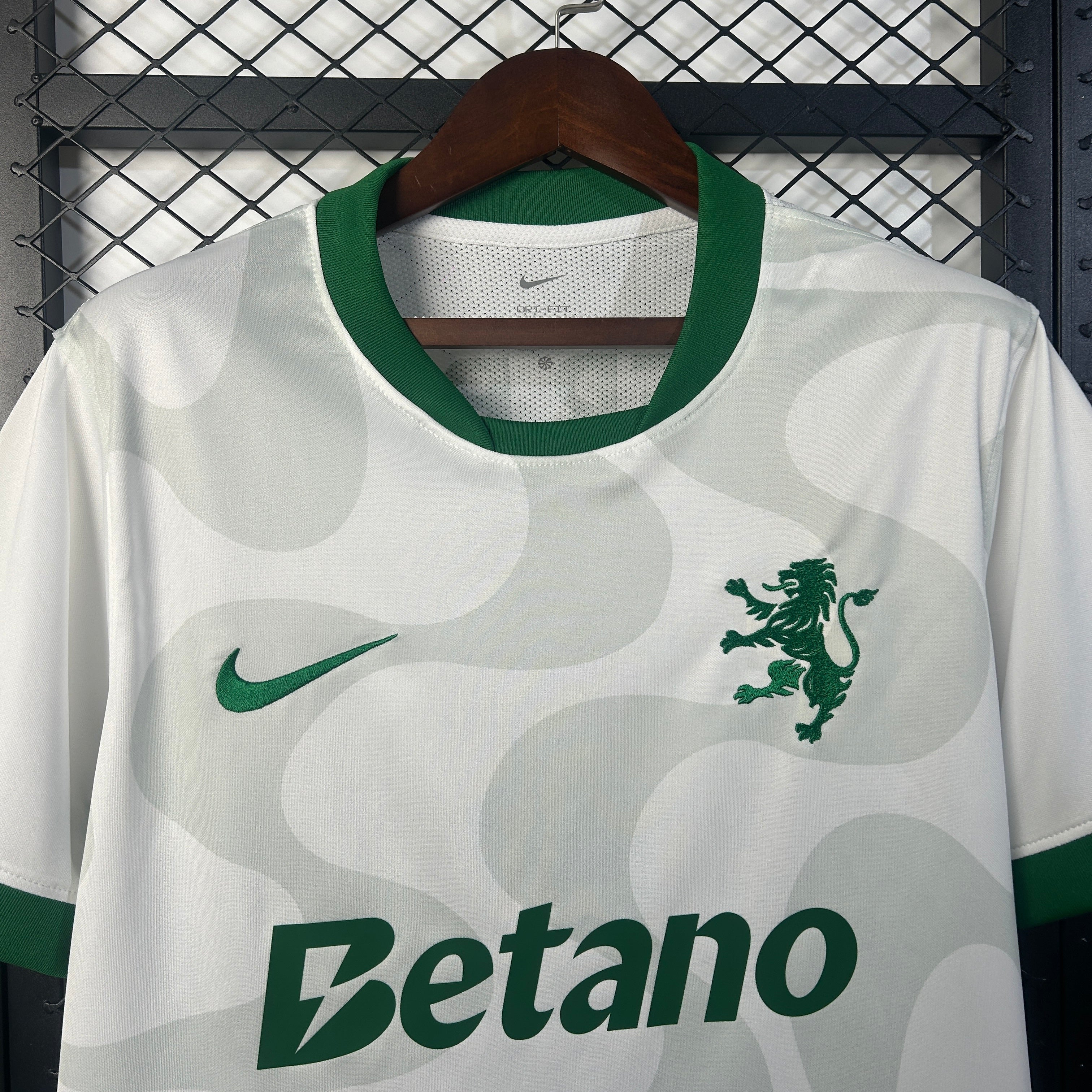 Sporting Lisbon away jersey. Season 25/26