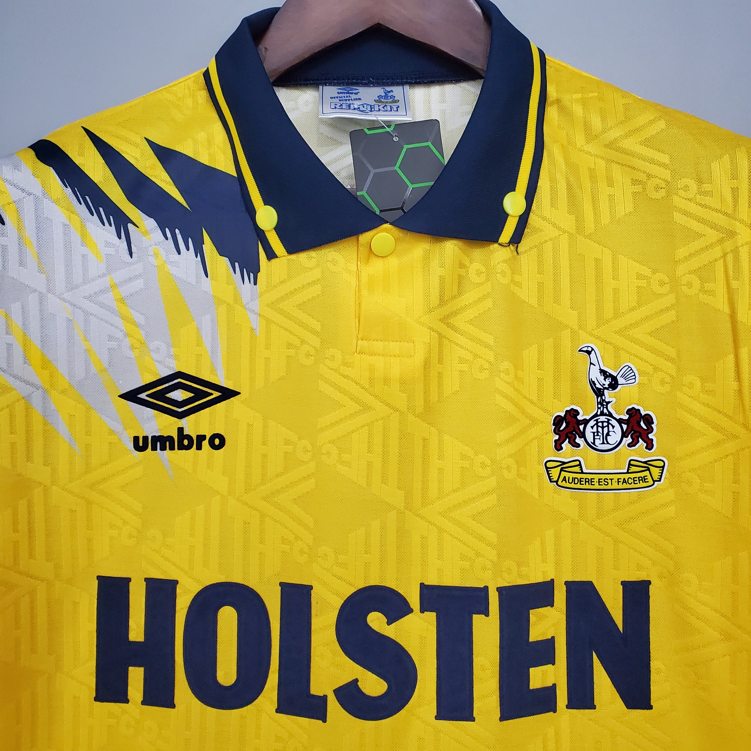 Tottenham Hotspur away jersey. Season 92/94