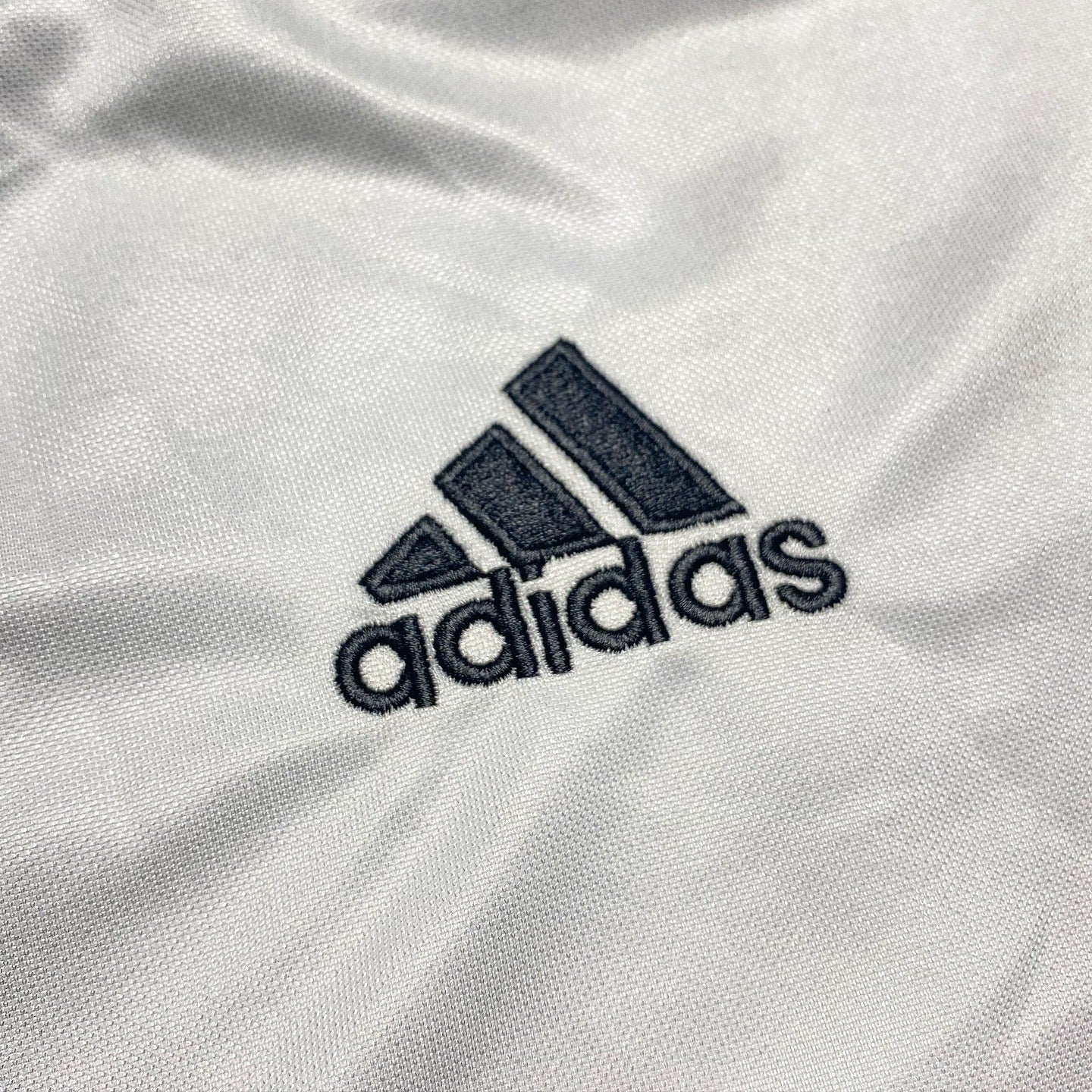 Real Madrid home jersey. Season 04/05. Raúl González Blanco.