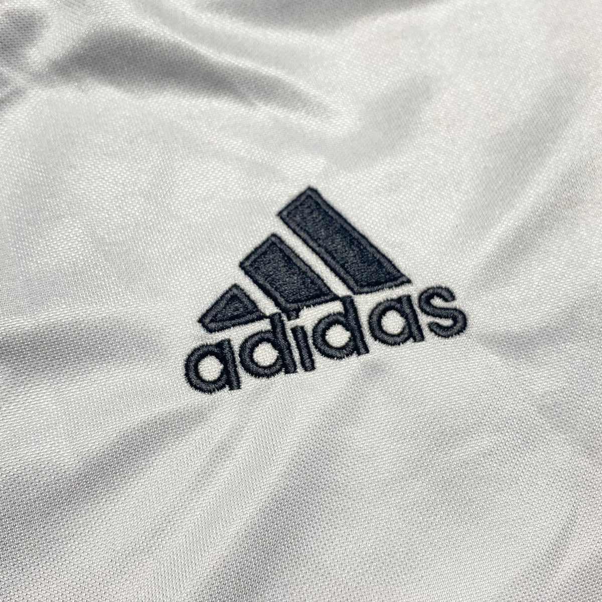 Real Madrid home jersey. Season 04/05. Raúl González Blanco.