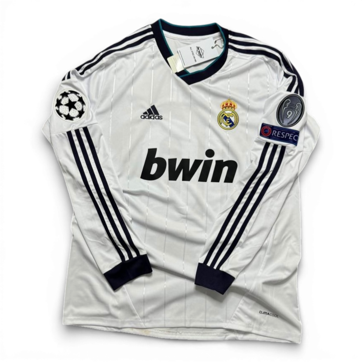 Real Madrid longsleeve home jersey. Season 12/13. Mesut Ozil.