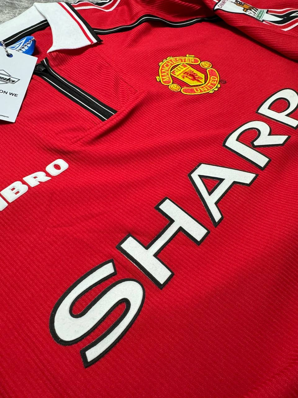 Manchester United home jersey. Season 99/00. David Beckham.