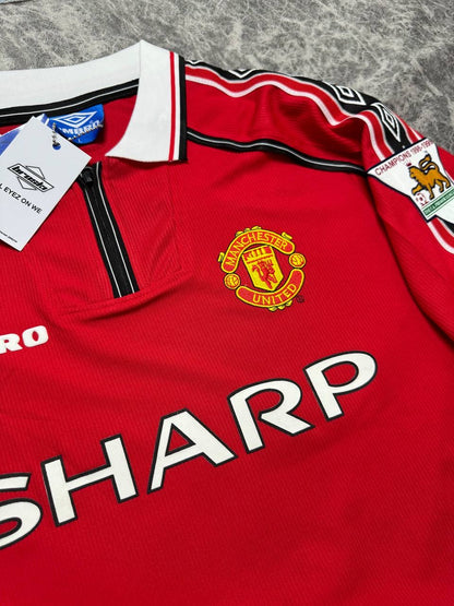 Manchester United home jersey. Season 99/00. David Beckham.