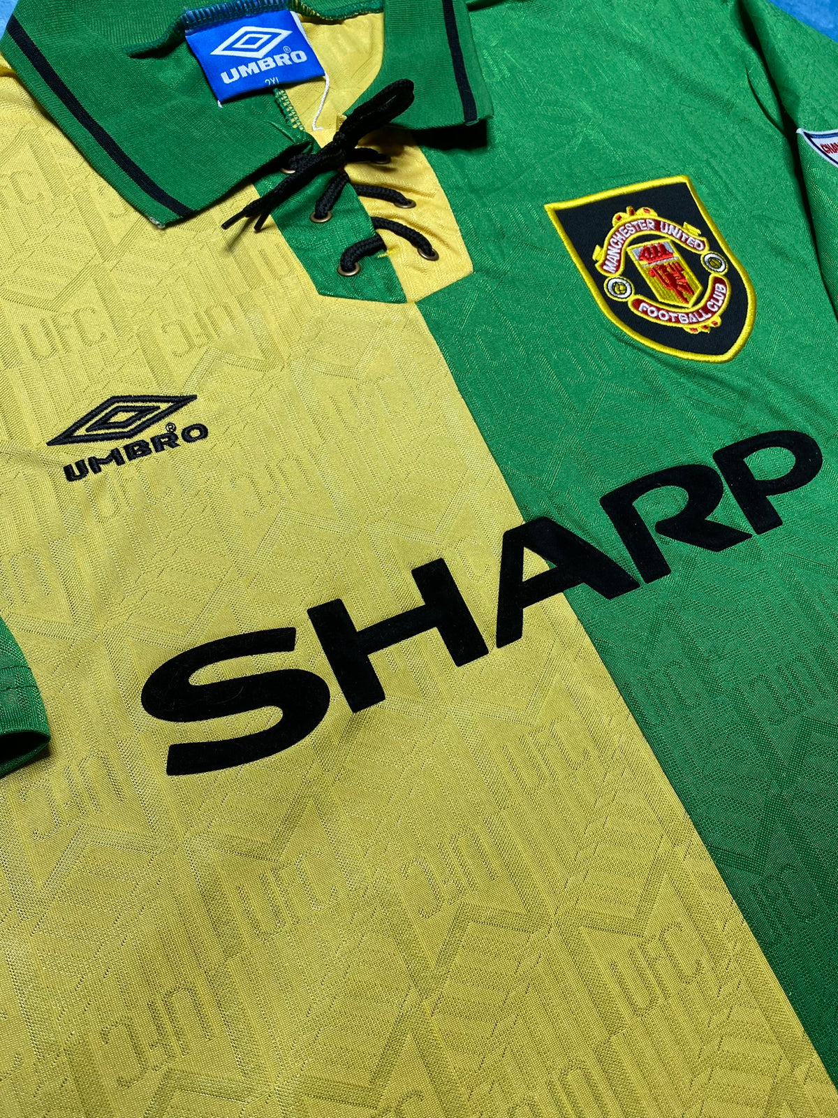 Manchester United away jersey. Season 93/94. Bryan Robson.