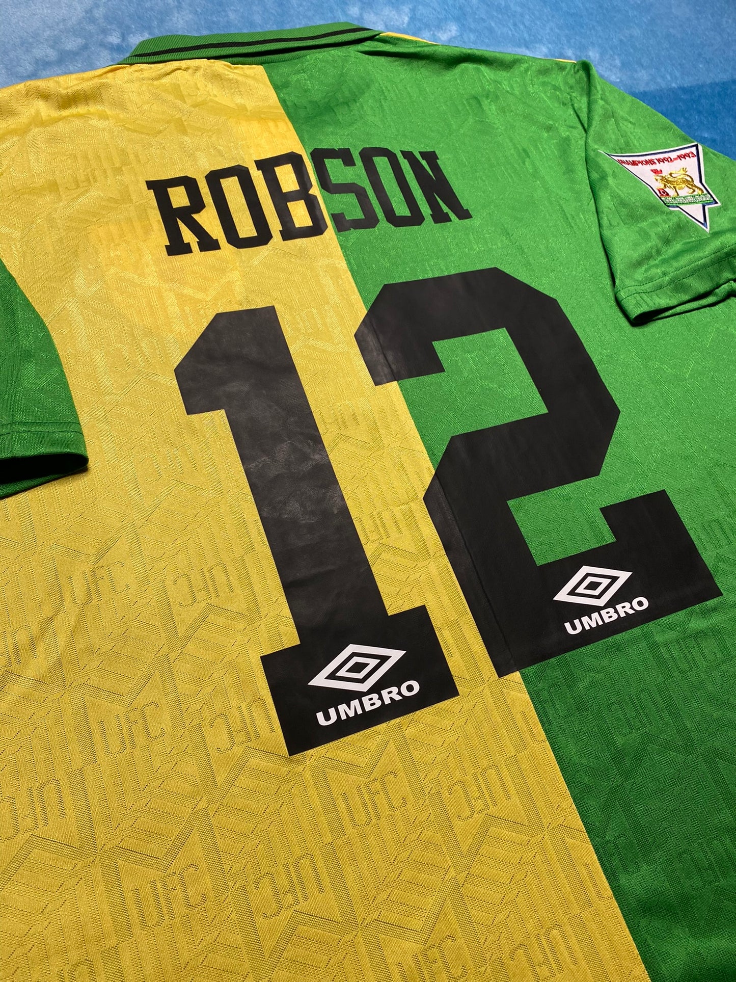 Manchester United away jersey. Season 93/94. Bryan Robson.