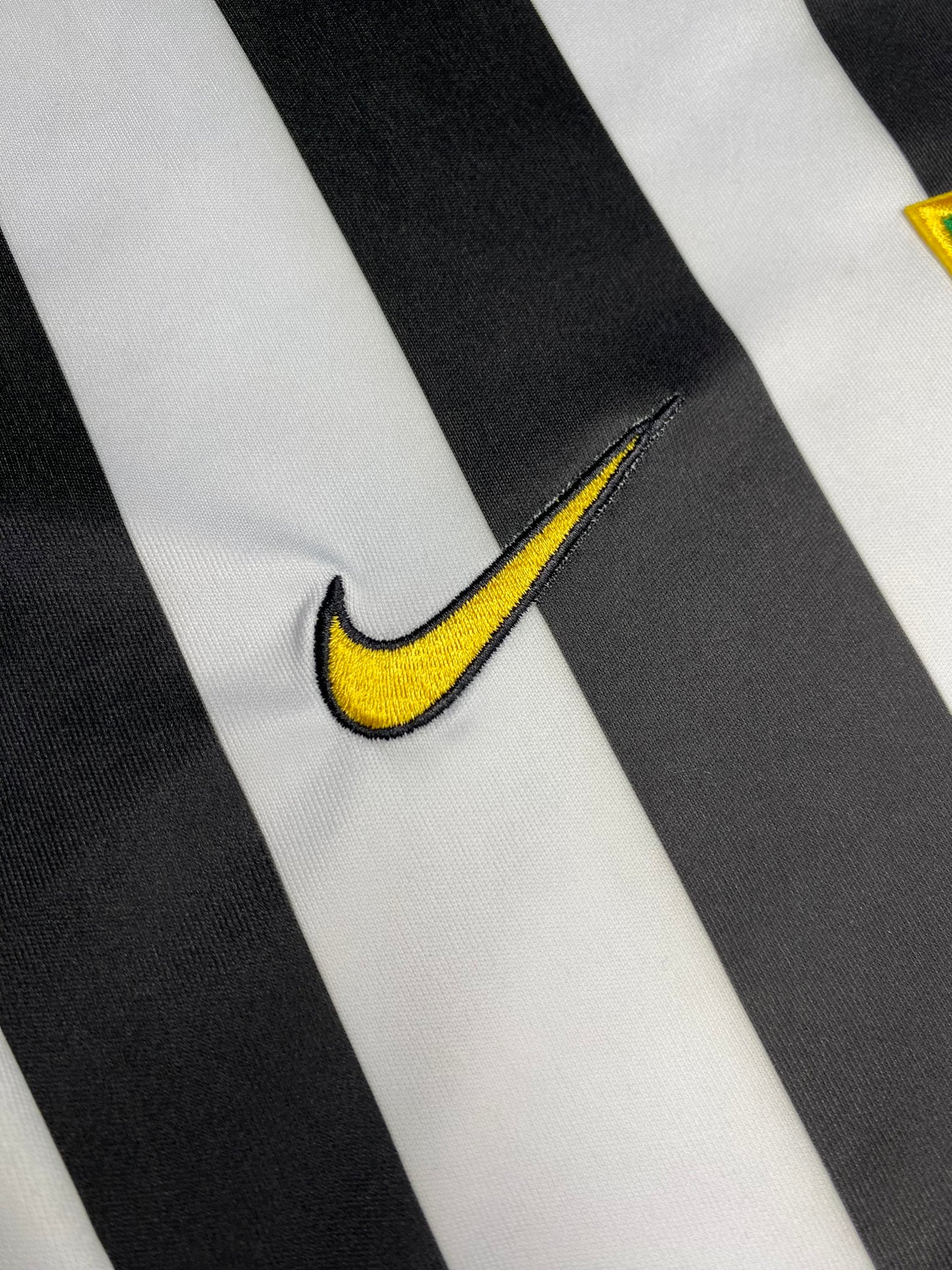 Juventus home jersey. Season 03/04. Pavel Nedved.
