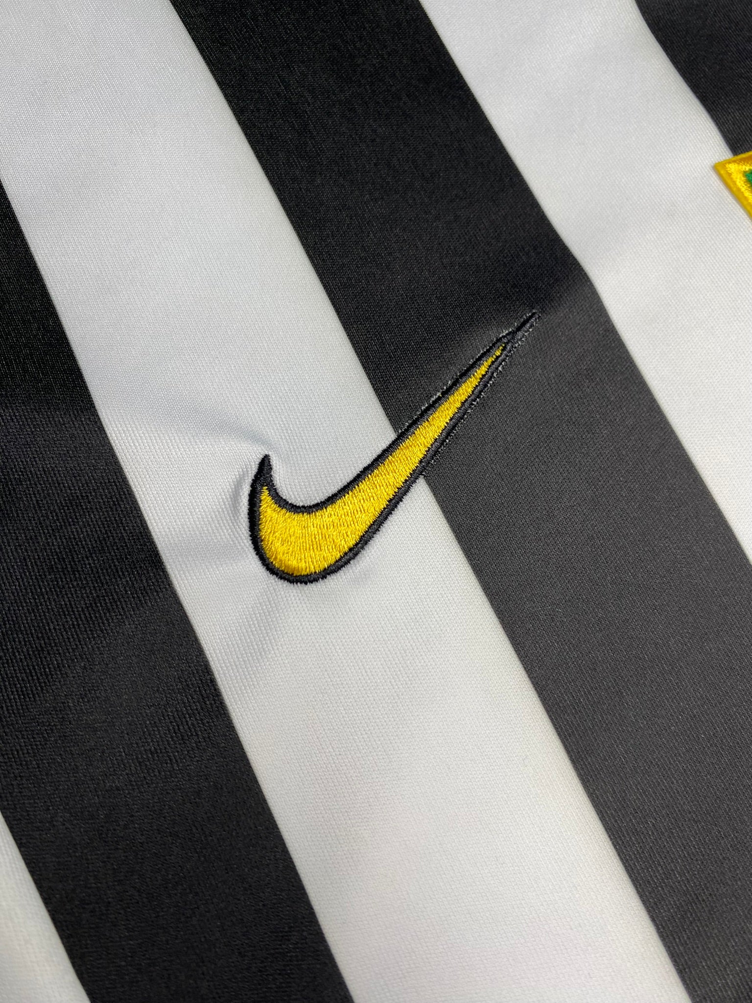 Juventus home jersey. Season 03/04. Pavel Nedved.