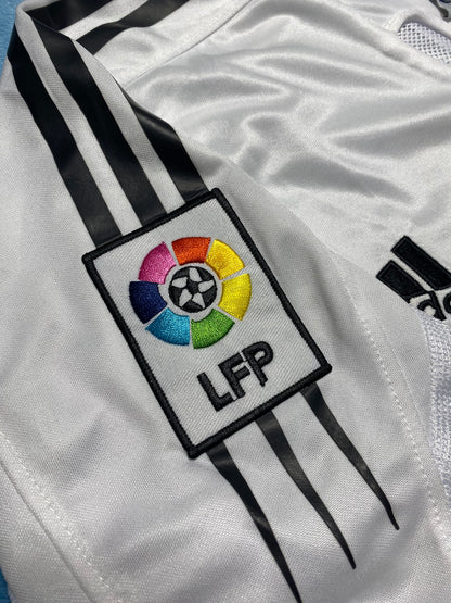 Real Madrid home jersey. Season 04/05. Raúl González Blanco.