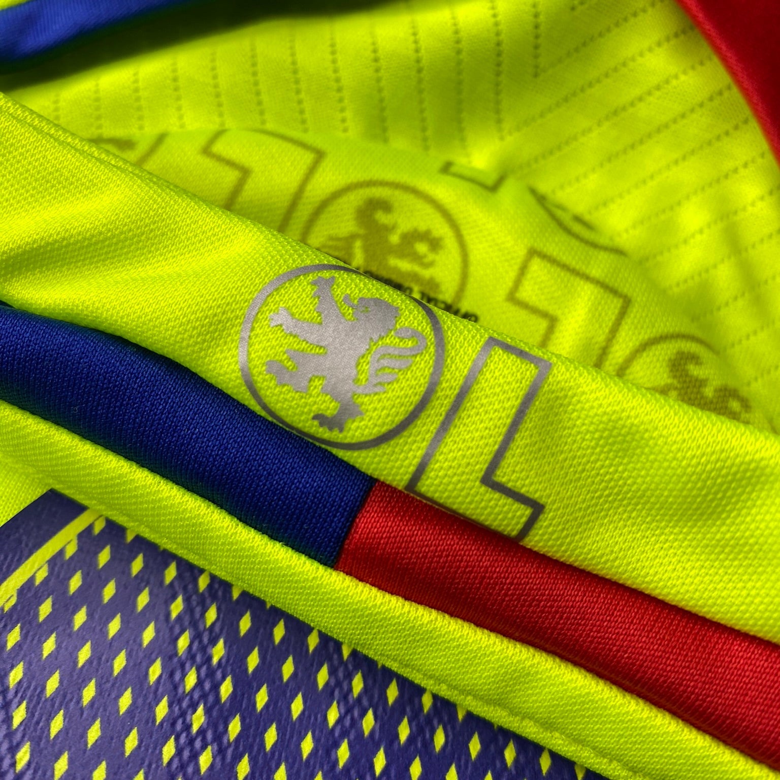 Olimpique Lyon third jersey. Season 08/09. Juninho Pernambucano
