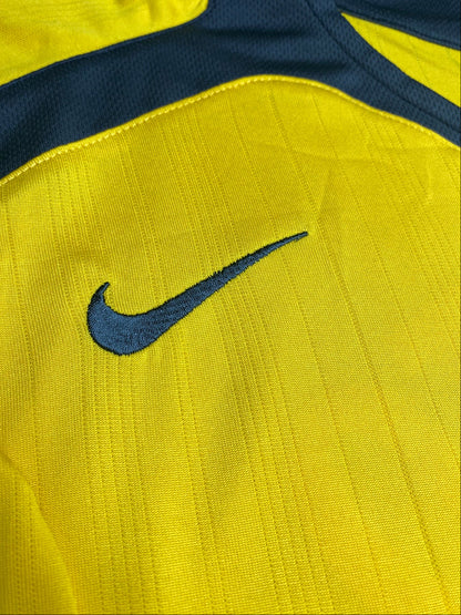 Arsenal's away jersey for the 2006 Champions League Final. Gilberto Silva.
