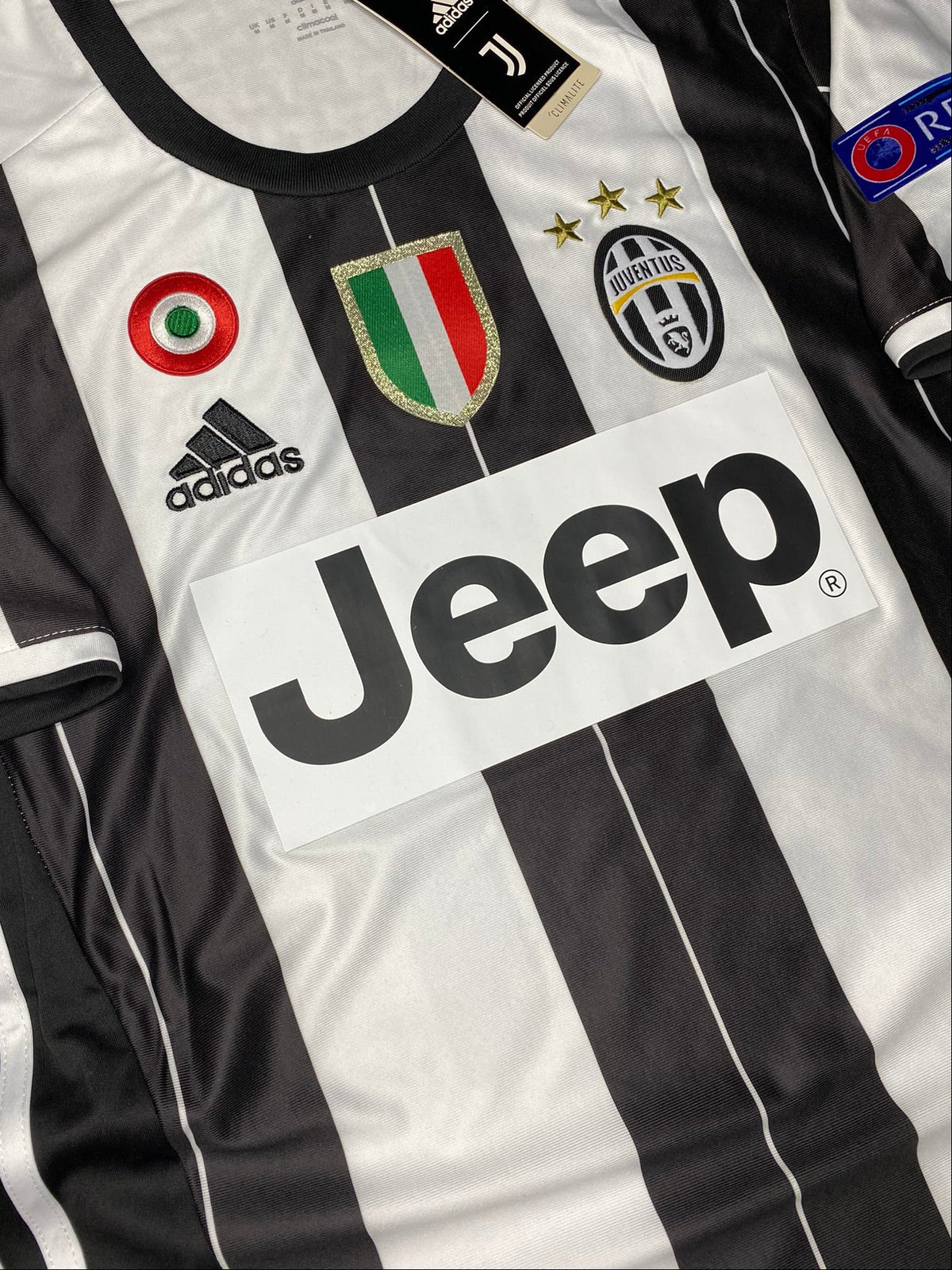 Juventus home jersey. Season 16/17. Paulo Dybala.