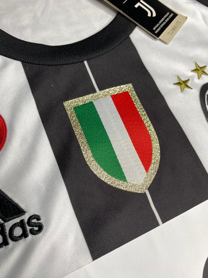 Juventus home jersey. Season 16/17. Paulo Dybala.