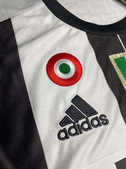 Juventus home jersey. Season 16/17. Paulo Dybala.