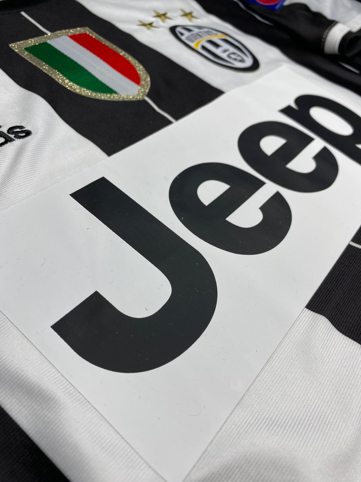 Juventus home jersey. Season 16/17. Paulo Dybala.