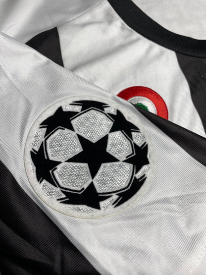 Juventus home jersey. Season 16/17. Paulo Dybala.
