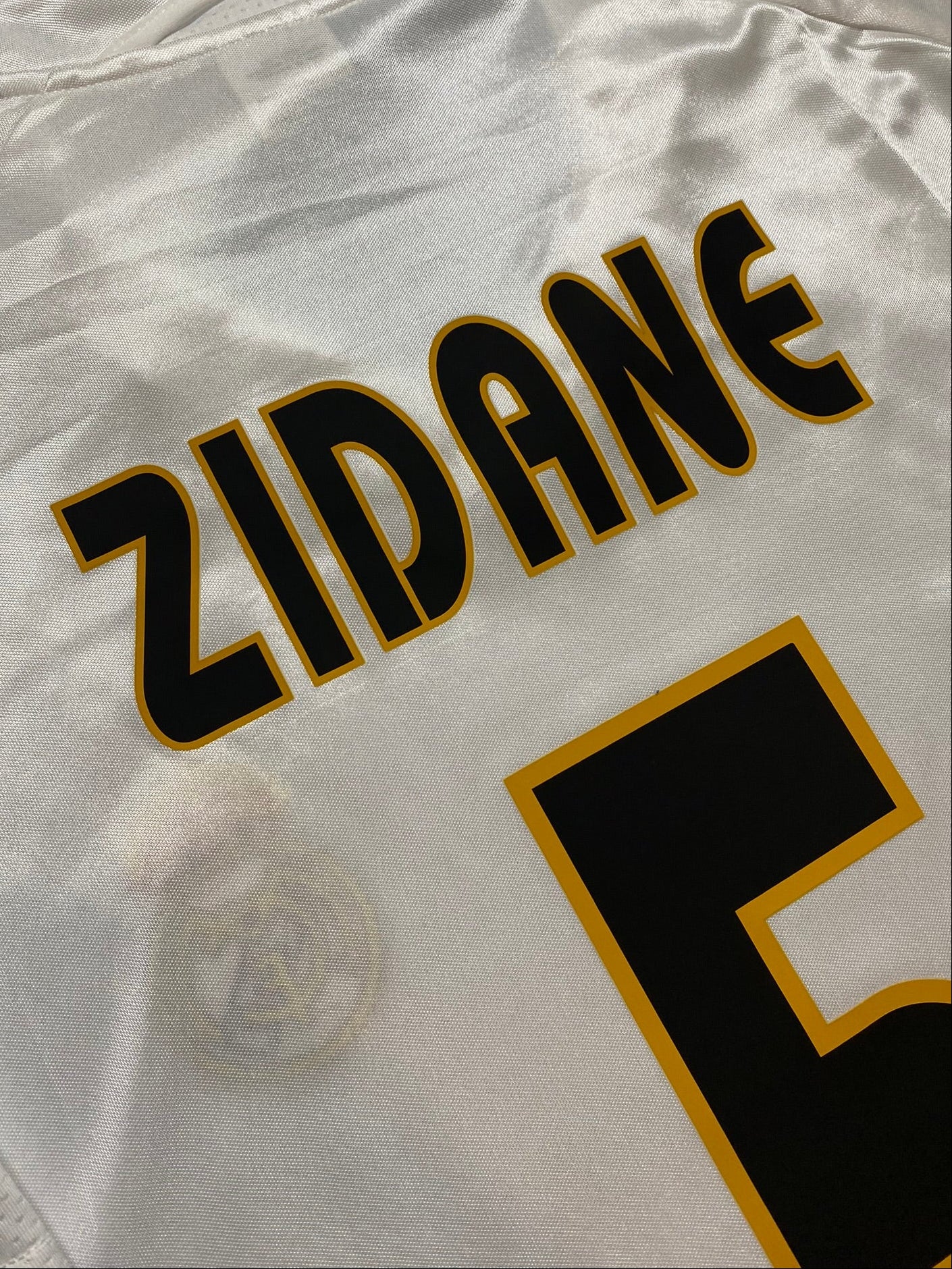 Real Madrid home jersey. Season 04/05. Zinedine Zidane