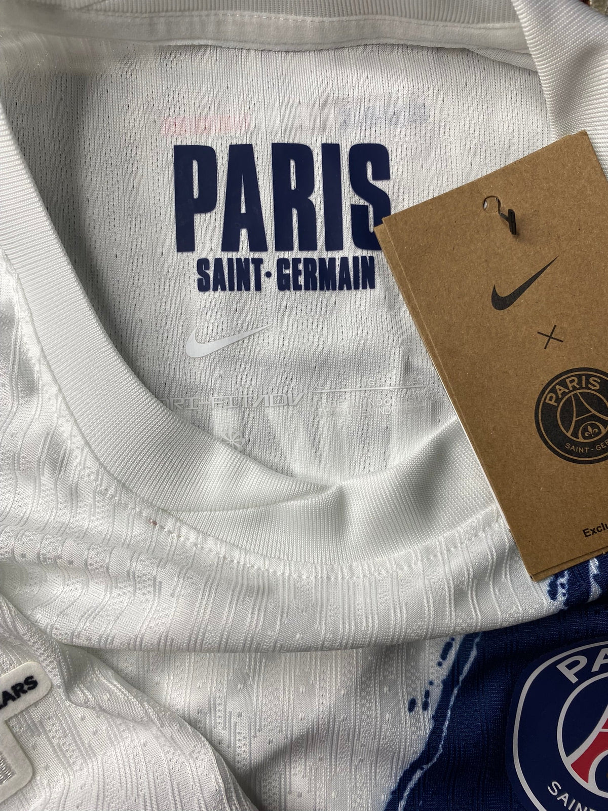 Paris Saint-Germain away jersey. Season 25/26. Achraf Hakimi