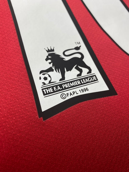 Manchester United home jersey. Season 04/05. Ruud Van Nistelrooy.