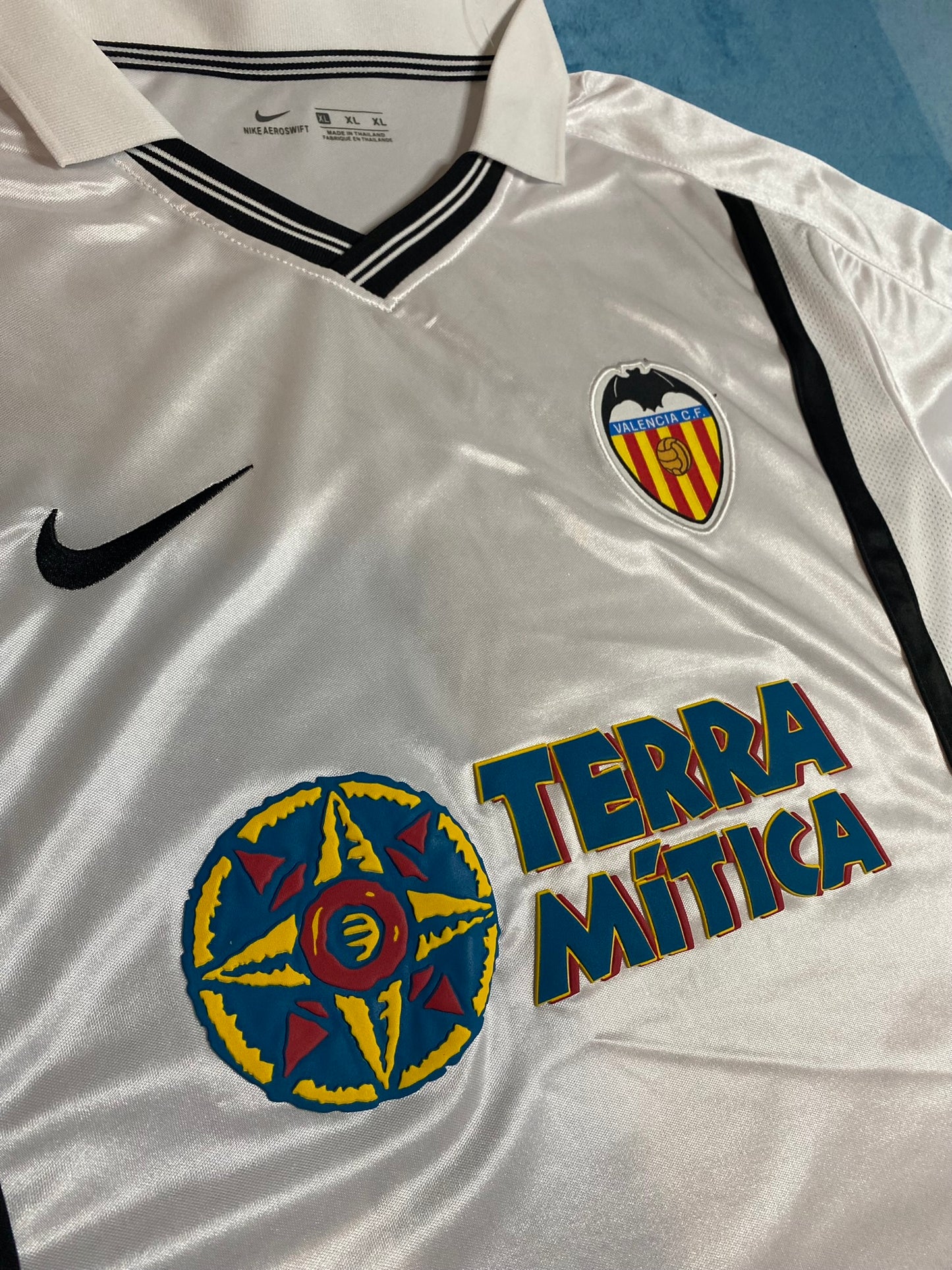 Valencia home jersey. Season 00/01. Gaizka Mendieta.