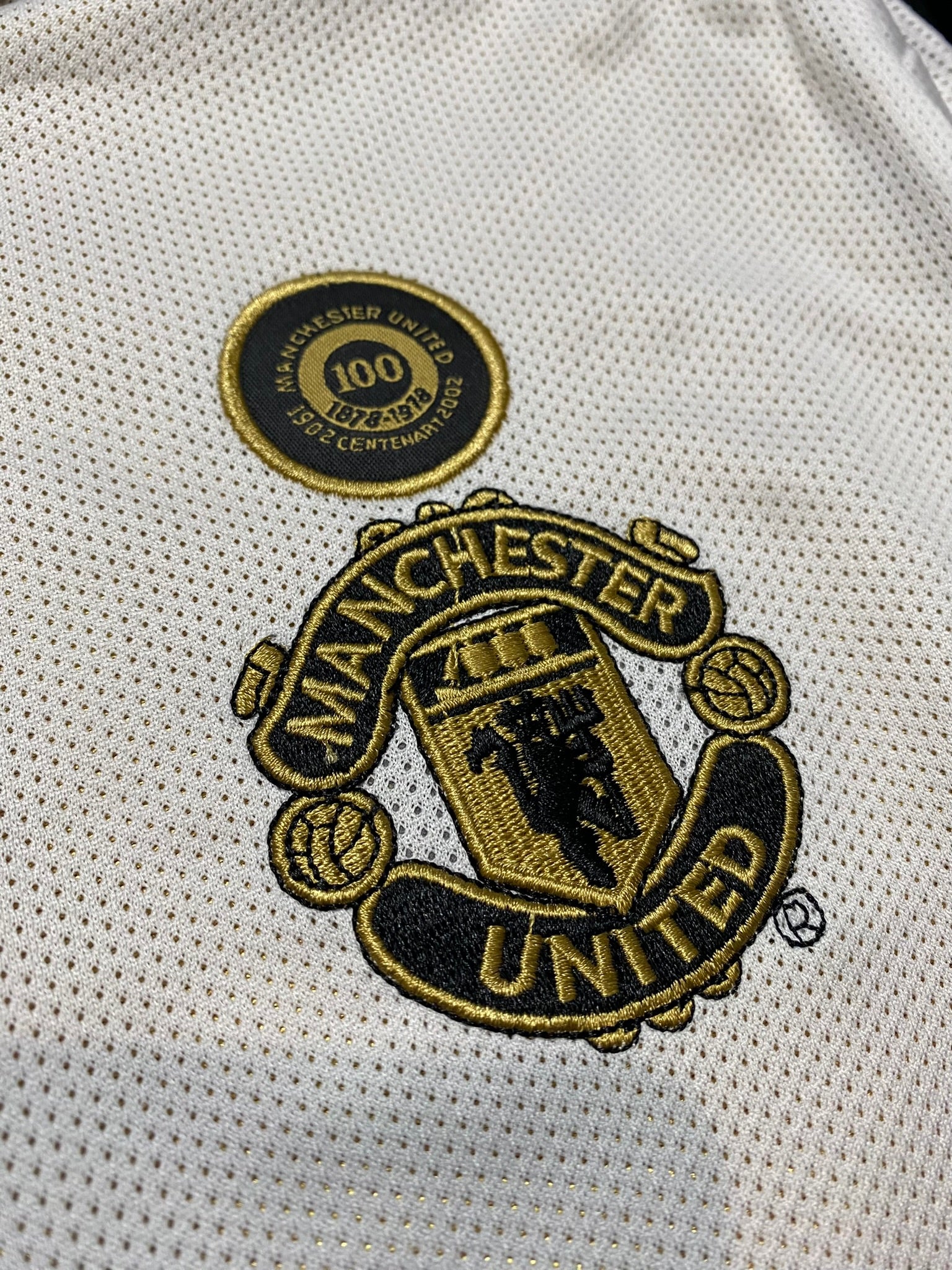 Manchester United reversible jersey commemorating the club's 100th anniversary. Season 01/02. Ruud Van Nistelrooy